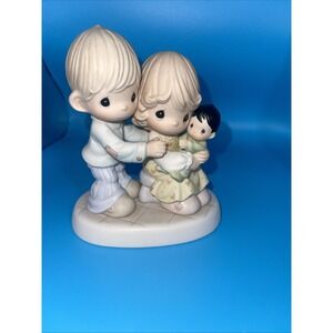 Adopting A‎ Life Of Love Precious Moment Figurine 2002 108527 Enesco